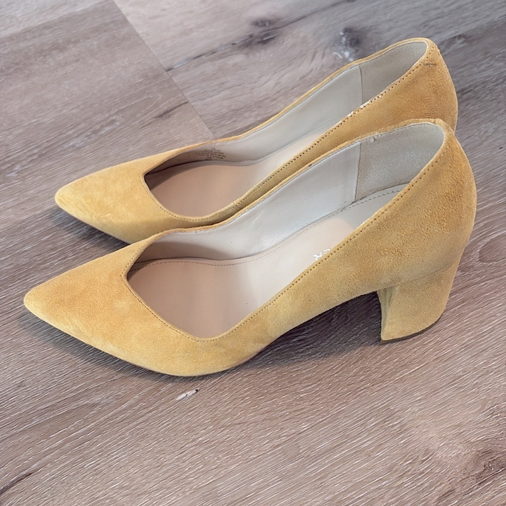 [Marc Fisher] Caitlin Pump Pointed-Toe Block Heel in Yellow Suede Women's Sz 7.0 - Picture 2 of 11